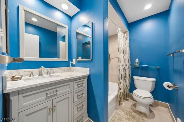 17 Billingsley Dr, Livingston Twp., NJ 07039