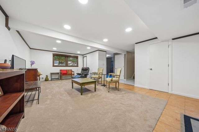 17 Billingsley Dr, Livingston Twp., NJ 07039