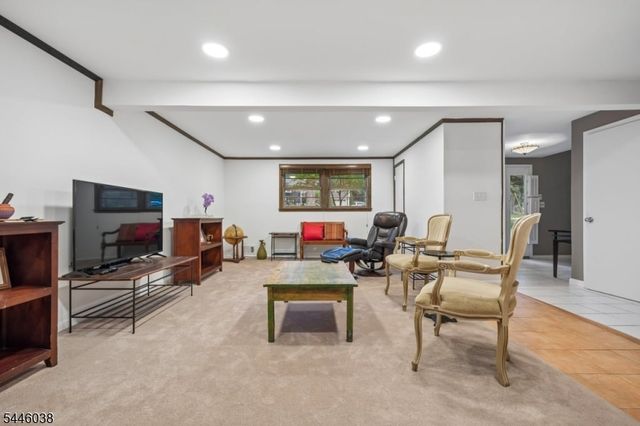 17 Billingsley Dr, Livingston Twp., NJ 07039