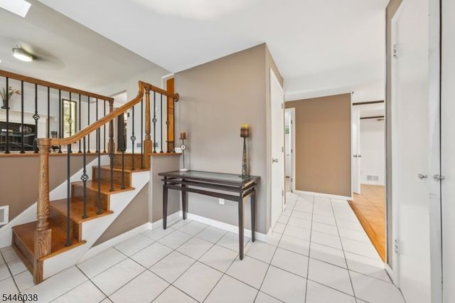 17 Billingsley Dr, Livingston Twp., NJ 07039