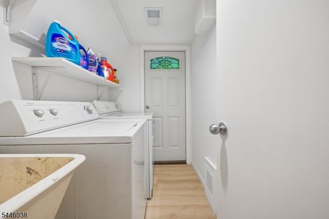 17 Billingsley Dr, Livingston Twp., NJ 07039