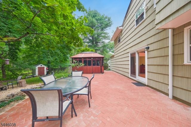 17 Billingsley Dr, Livingston Twp., NJ 07039