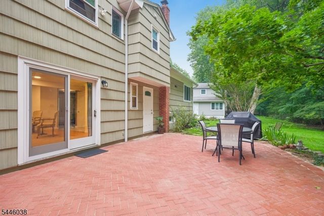 17 Billingsley Dr, Livingston Twp., NJ 07039