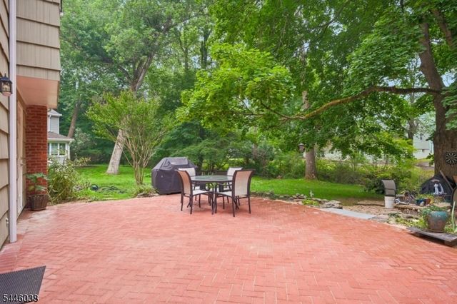17 Billingsley Dr, Livingston Twp., NJ 07039
