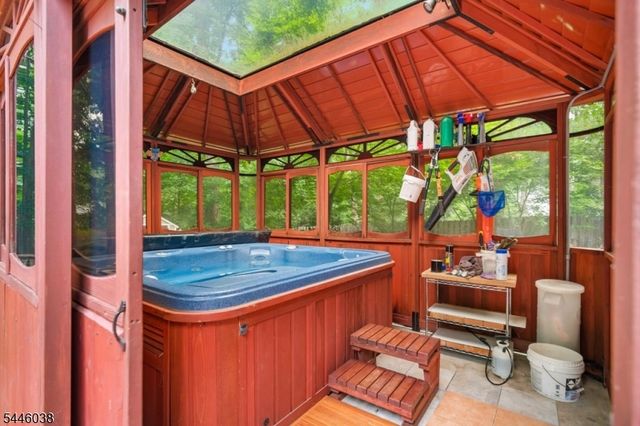 17 Billingsley Dr, Livingston Twp., NJ 07039