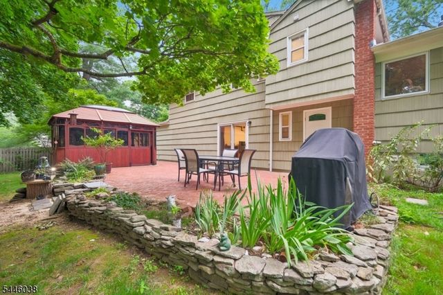 17 Billingsley Dr, Livingston Twp., NJ 07039