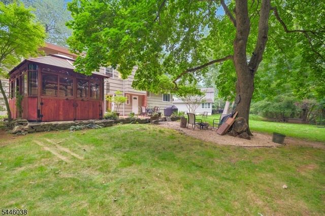 17 Billingsley Dr, Livingston Twp., NJ 07039