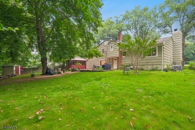 17 Billingsley Dr, Livingston Twp., NJ 07039