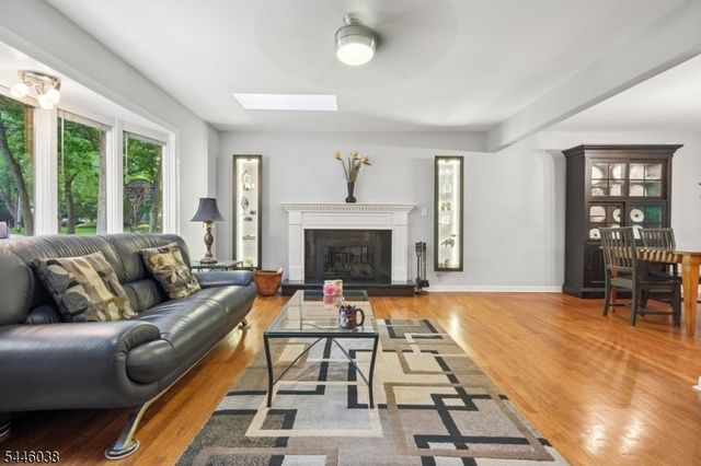 17 Billingsley Dr, Livingston Twp., NJ 07039