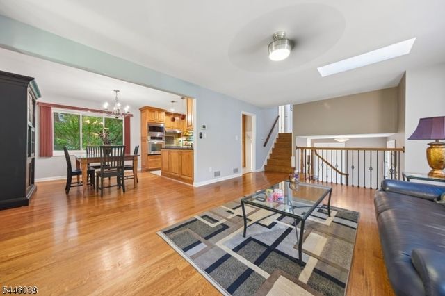 17 Billingsley Dr, Livingston Twp., NJ 07039