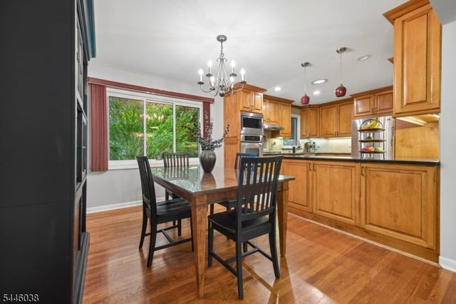 17 Billingsley Dr, Livingston Twp., NJ 07039