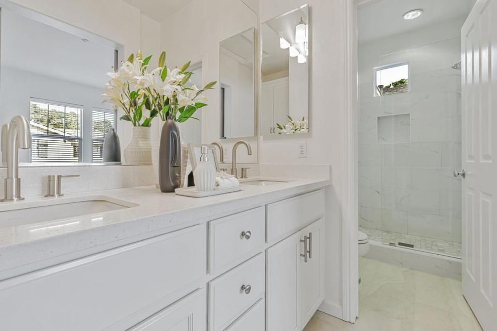 Image 17 of property listing at 100 Live Oak Way 104, Belmont, CA 94002