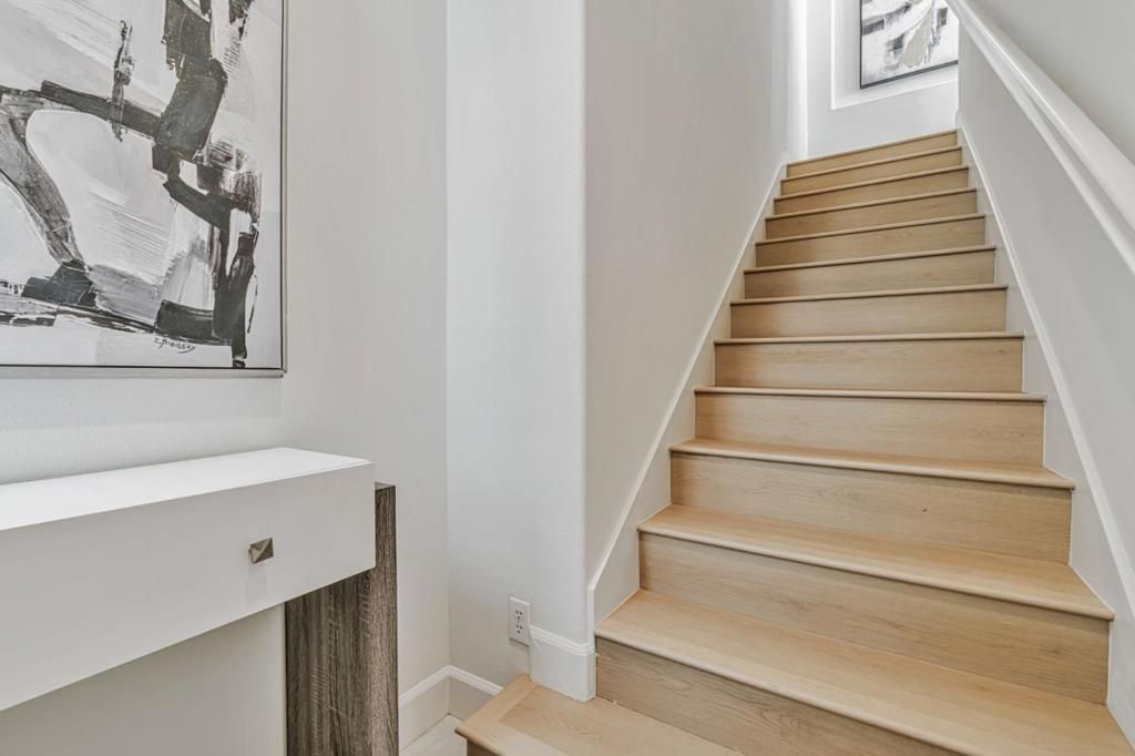 Image 3 of property listing at 100 Live Oak Way 104, Belmont, CA 94002