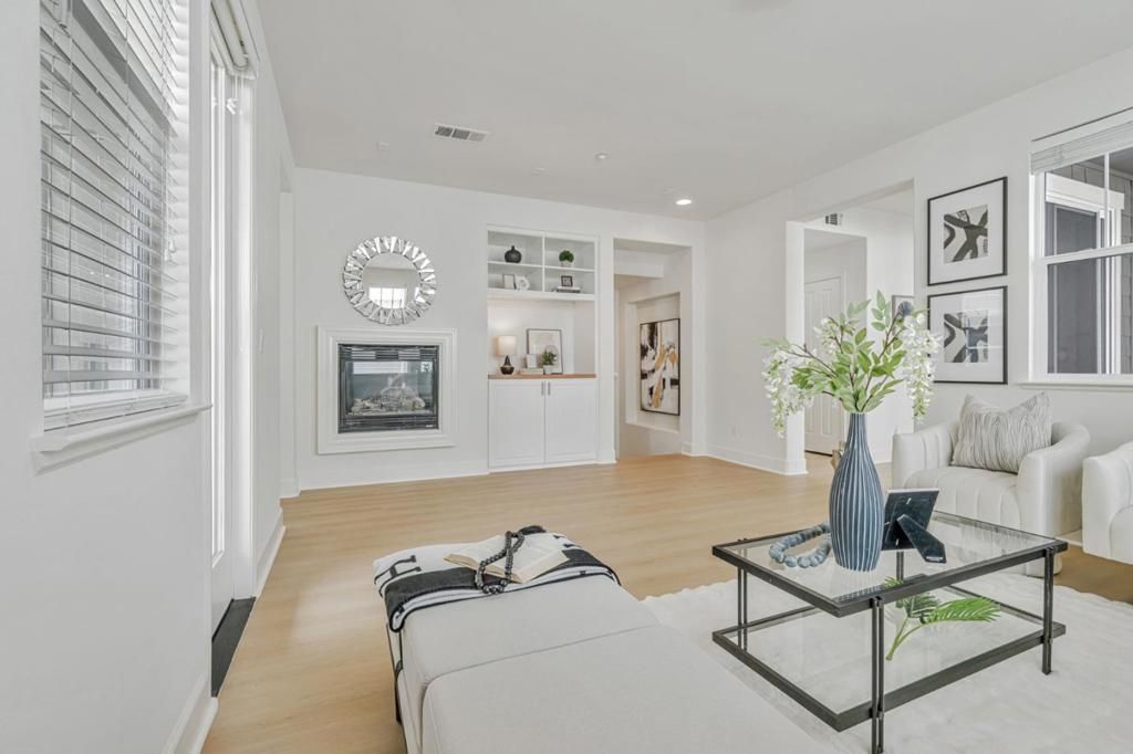 Image 6 of property listing at 100 Live Oak Way 104, Belmont, CA 94002