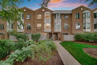 106 BISHOP QUARTER Lane 0, Oak Park, IL 60302