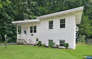 221 Lakeview Drive, Ridgewood, NJ 07450
