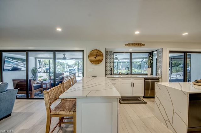 1022 Lindgren BLVD, Sanibel, FL 33957