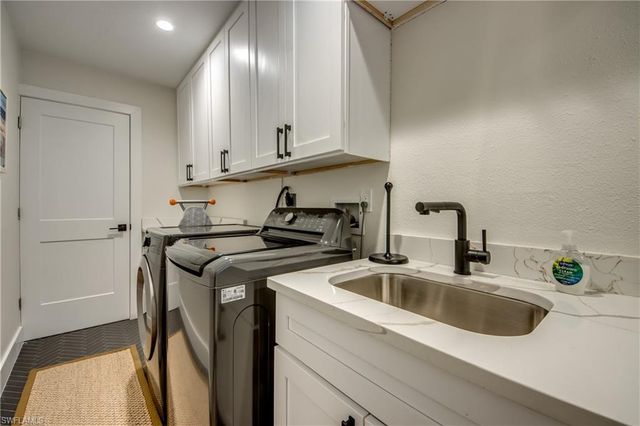 1022 Lindgren BLVD, Sanibel, FL 33957