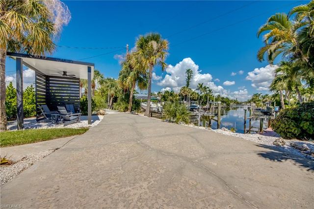 1022 Lindgren BLVD, Sanibel, FL 33957