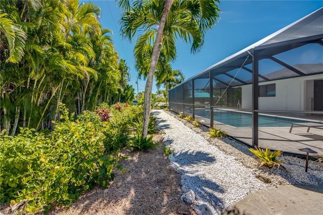 1022 Lindgren BLVD, Sanibel, FL 33957