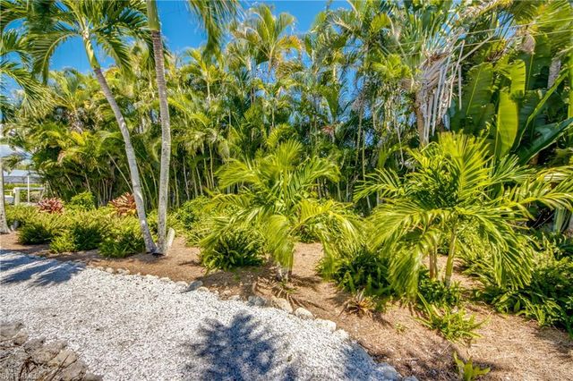 1022 Lindgren BLVD, Sanibel, FL 33957