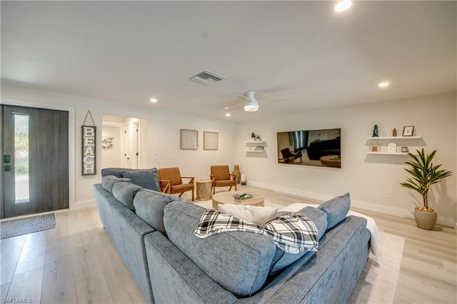 1022 Lindgren BLVD, Sanibel, FL 33957