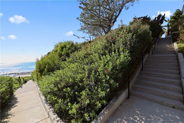 454 Seaward Road, Corona Del Mar, CA 92625
