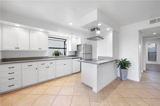 454 Seaward Road, Corona Del Mar, CA 92625