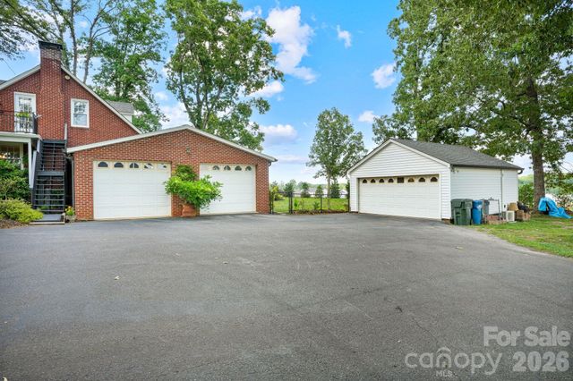 1520 5th Street NE, Hickory, NC 28601