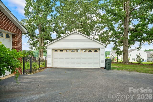 1520 5th Street NE, Hickory, NC 28601