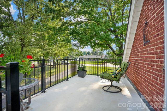 1520 5th Street NE, Hickory, NC 28601