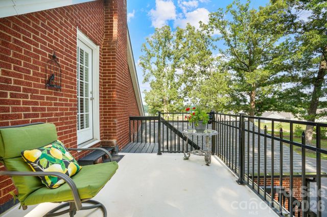 1520 5th Street NE, Hickory, NC 28601