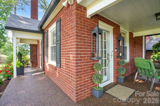1520 5th Street NE, Hickory, NC 28601