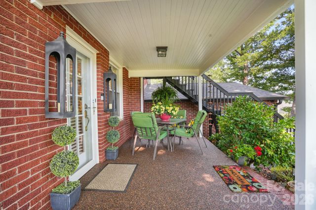 1520 5th Street NE, Hickory, NC 28601