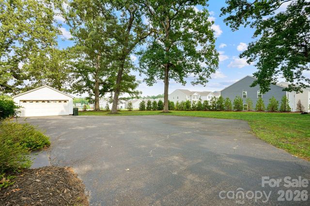 1520 5th Street NE, Hickory, NC 28601