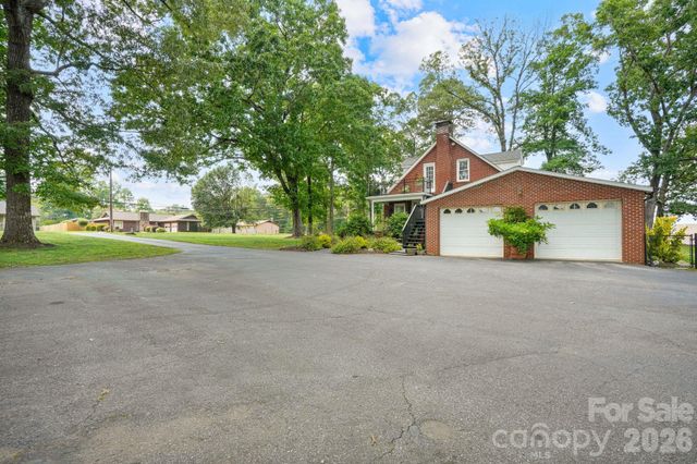 1520 5th Street NE, Hickory, NC 28601