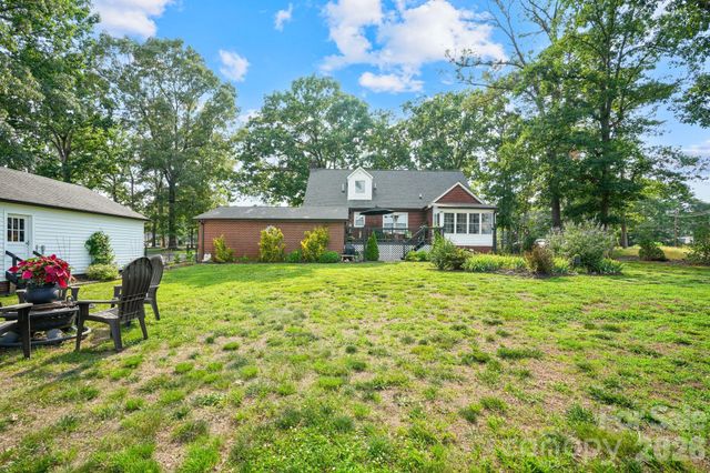 1520 5th Street NE, Hickory, NC 28601