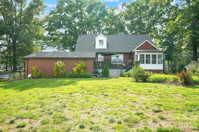 1520 5th Street NE, Hickory, NC 28601