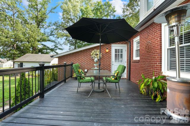 1520 5th Street NE, Hickory, NC 28601