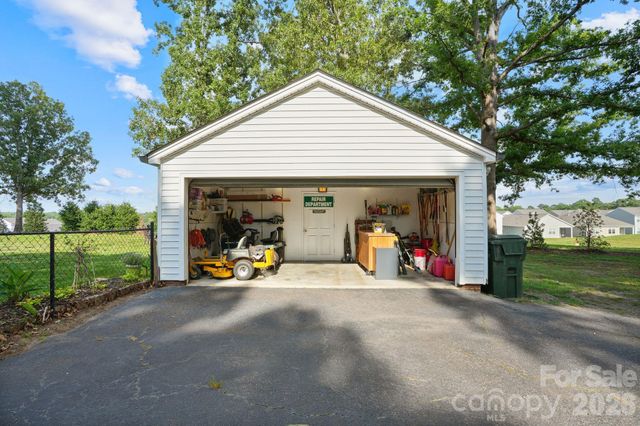 1520 5th Street NE, Hickory, NC 28601