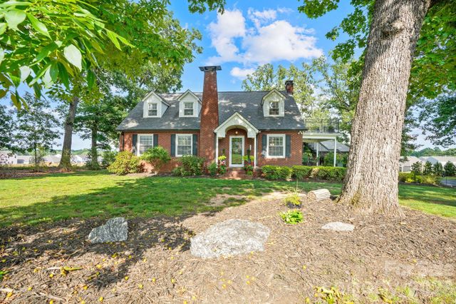 1520 5th Street NE, Hickory, NC 28601
