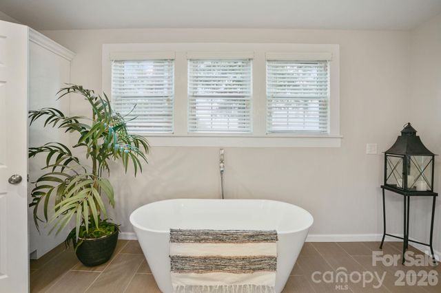 1520 5th Street NE, Hickory, NC 28601