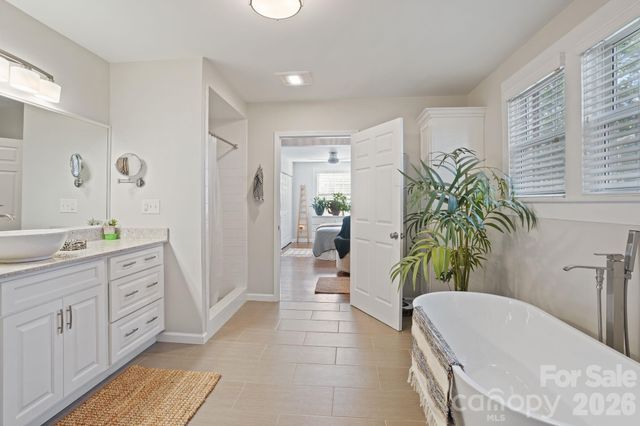 1520 5th Street NE, Hickory, NC 28601