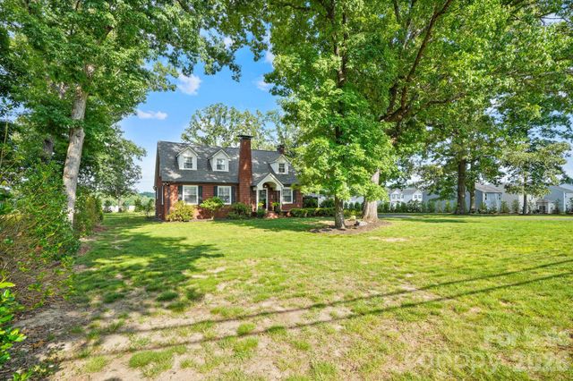 1520 5th Street NE, Hickory, NC 28601