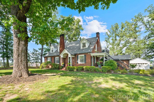 1520 5th Street NE, Hickory, NC 28601