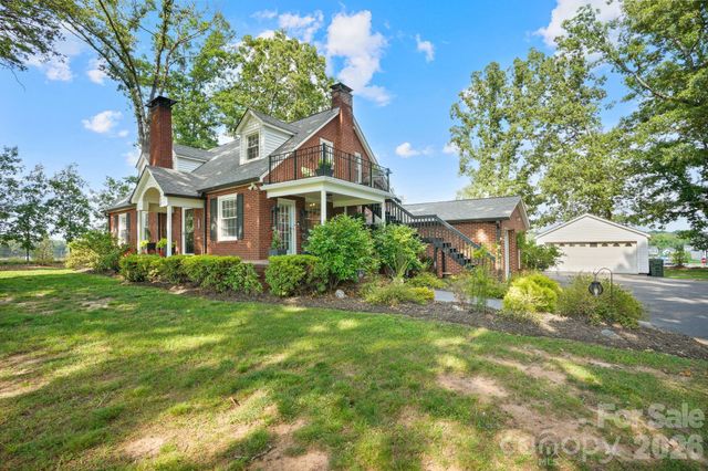 1520 5th Street NE, Hickory, NC 28601