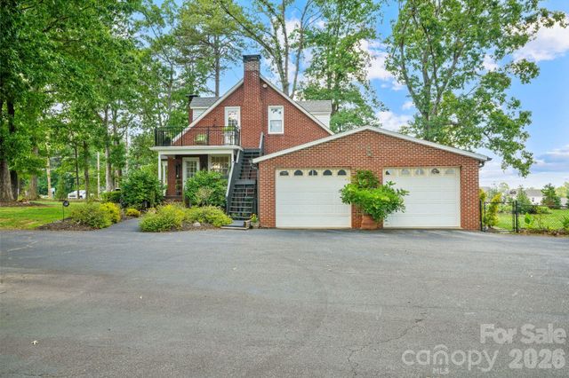 1520 5th Street NE, Hickory, NC 28601