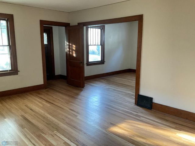 1037 8th Street N, Fargo, ND 58102