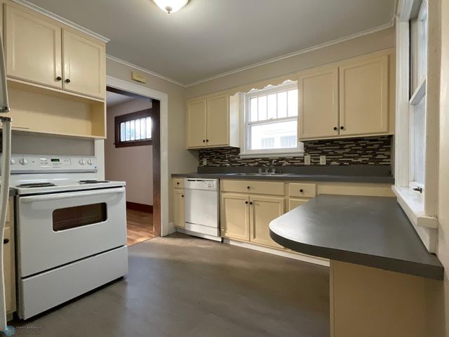 1037 8th Street N, Fargo, ND 58102