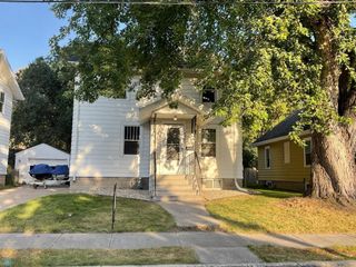 1037 8th Street N, Fargo, ND 58102